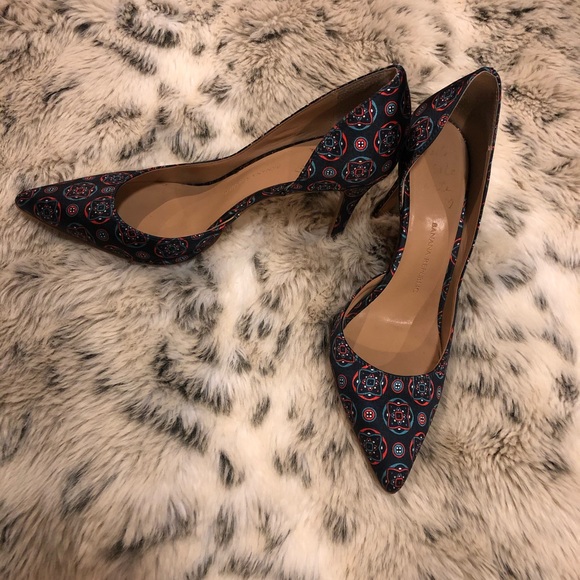 Gorgeous Banana Republic signature 3” heel. - Picture 4 of 8